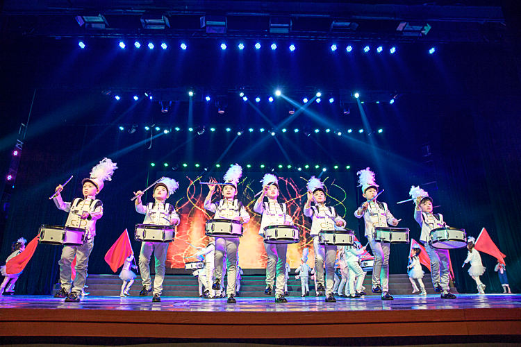 吴涛鼓校青少年行进鼓队巡回演出